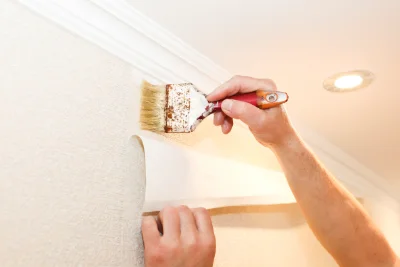 Pose de papier peint à Saint-Poix — revêtements muraux et toiles de verre